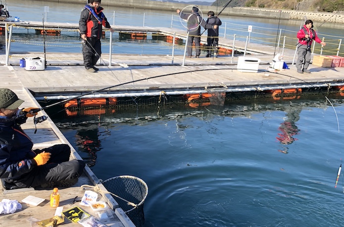 海上釣堀入門 海上釣り堀って 海上釣り堀に必要な道具や釣り方を紹介 釣れるんか